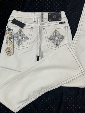 Miss Me low-rise Bootcut Jeans ⭐️ Size 27 ⭐️ Excellent condition